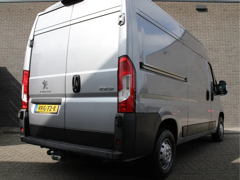Peugeot Boxer 330 2.2 BlueHDi 140 L2H2 Asphalt CruiseControl, Trekhaak, Airco, Navigatie, Achteruitrijcamera, DAB Radio afbeelding 4