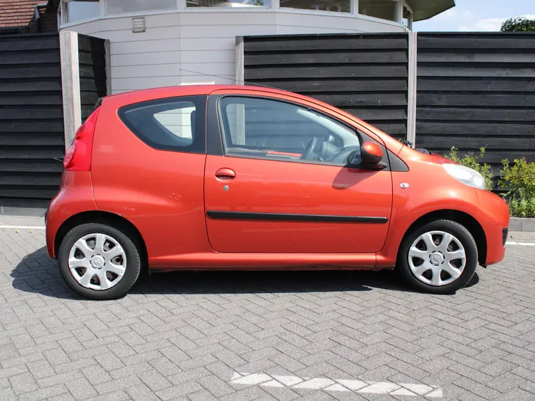Peugeot 107 Sublime 1.0-12V 68PK 3DRS Airco, Centrale deurvergrendeling en elektrisch bedienbare ramen afbeelding 9