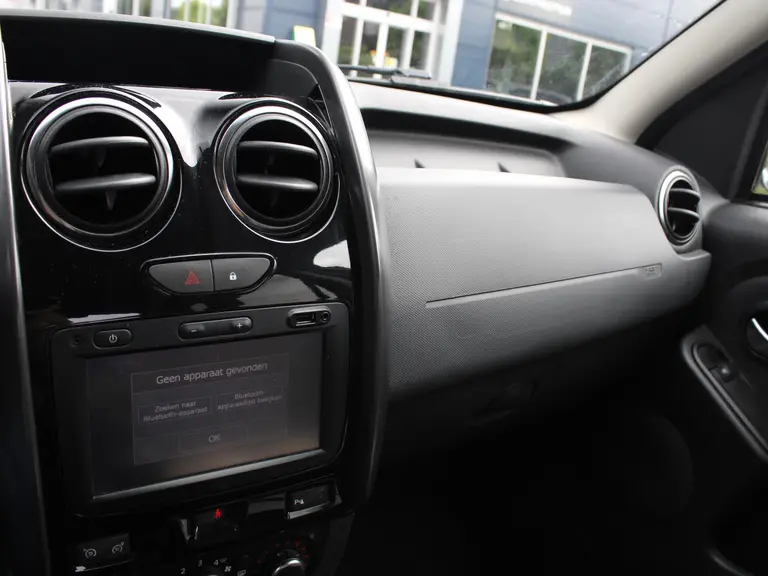 Dacia Duster Blackshadow 1.2 TCe 4x2 125PK Leder, Trekhaak, Achteruitrijcamera, Navigatie, Airco afbeelding 34