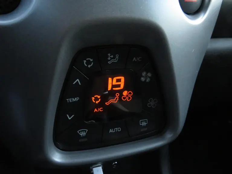 Toyota Aygo 1.0 VVT-i x-joy 1e Eigenaar, Dealer onderhouden, Achteruitrijcamera en LM-Velgen afbeelding 19