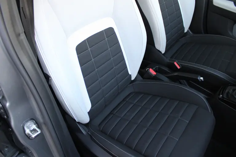 Citroën C3 1.2 Turbo Max Cruise/Climate control, Apple carplay/Android auto, 17" LM velgen, Camera, PDC achter, afbeelding 23