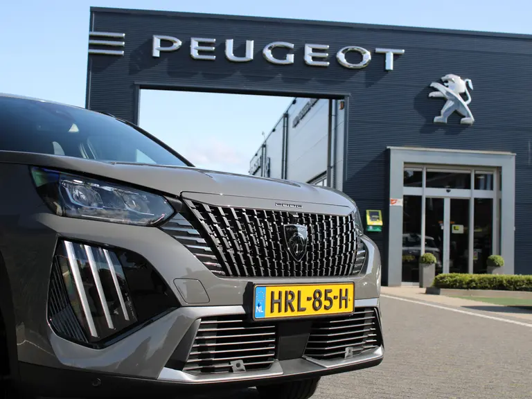 Peugeot 2008 Allure 1.2 Hybrid 145PK e-DCS6 Automaat Navigatie, Camera Voor & Achter, Keyless, Adaptieve Cruise Control afbeelding 3