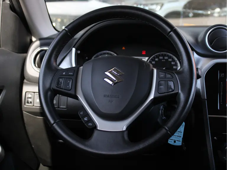 Suzuki Vitara 1.6 Exclusive Trekhaak, Cruise en Climate Control, Achteruitrijcamera, Bluetooth afbeelding 26