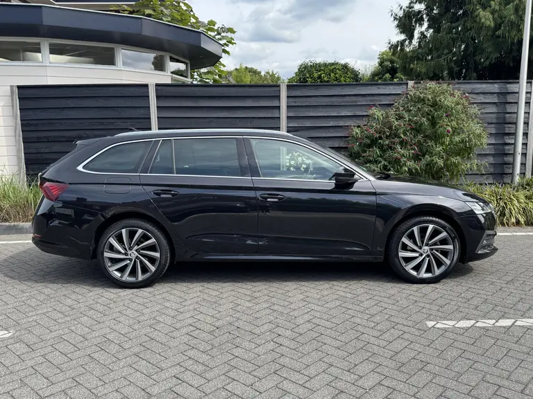 Skoda Octavia Combi Sport Business 1.5 e-TSI 150PK DSG7 Automaat Navigatie, Keyless, Achteruitrijcamera, Elektrische Kofferbak, Apple Carplay, Android Auto afbeelding 8