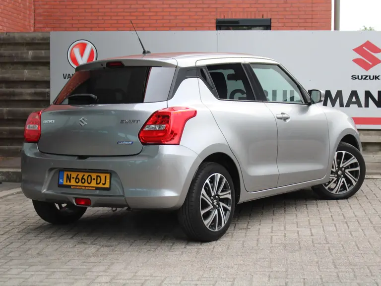 Suzuki Swift 1.2 Style Smart Hybrid CVT Automaat Navigatie, Cruise Control Adaptief, Stoelverwarming, Achteruitrijcamera, Parkeersensoren Achter afbeelding 2