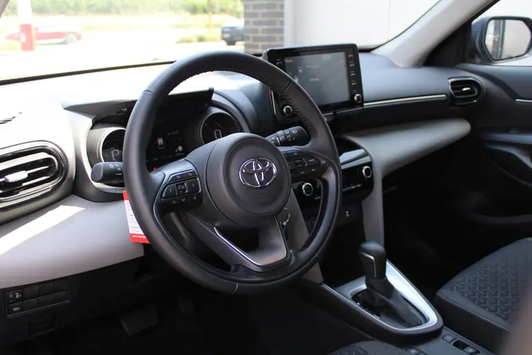 Toyota Yaris Cross 1.5 Hybrid Active Automaat, Airco, Adaptive CruiseControl, Achteruitrijcamera, 16"inch LM velgen. Gereserveerd afbeelding 25