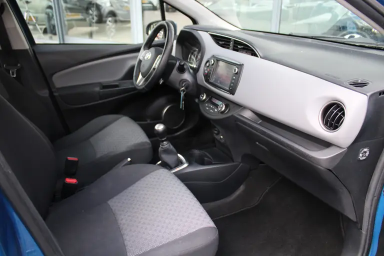Toyota Yaris 1.3 100PK VVT-i Aspiration Cruise Control, Achteruitrijcamera, Bluetooth, Elektrische Ramen afbeelding 19