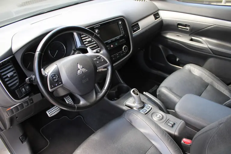 Mitsubishi Outlander 2.0 PHEV Instyle Cruise/Climate control, Navigatie, Trekhaak, Elek.schuifdak, Leder int.,  Stoel verwarming Trekgewicht 1.500 KG! afbeelding 11