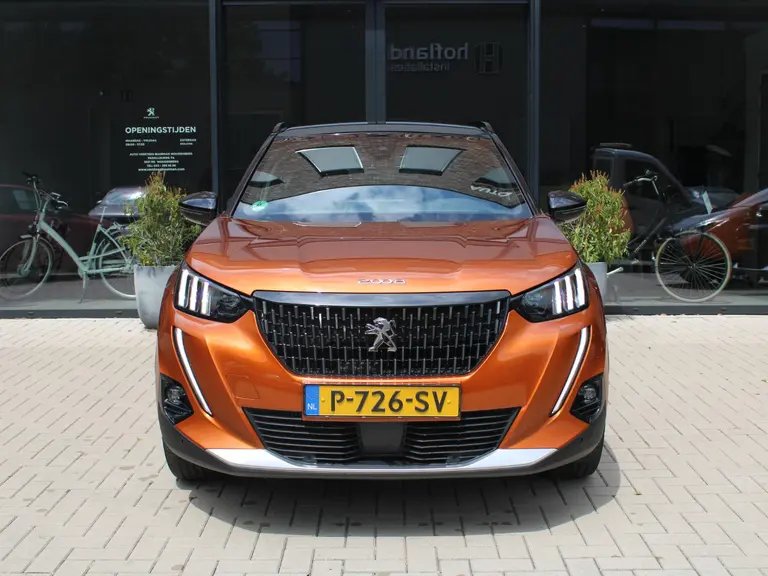 Peugeot 2008 1.2 PureTech GT 130PK Achteruitrijcamera, Navigatie en Dodehoekbewaking afbeelding 3