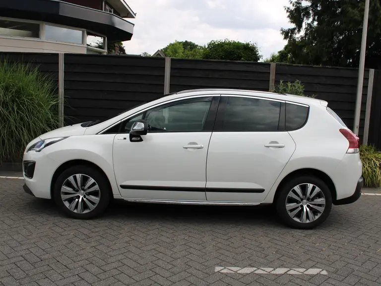 Peugeot 3008 Style 1.2 PureTech 130PK Trekhaak, Navigatie, Parkeersensoren, Cruise Control, Climate Control afbeelding 6