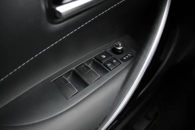 Toyota Corolla Touring Sports 1.8 Hybrid Dynamic Achteruitrijcamera, Stoelverwarming, Cruise Control Adaptief, Draadloze Telefoonlader afbeelding 35