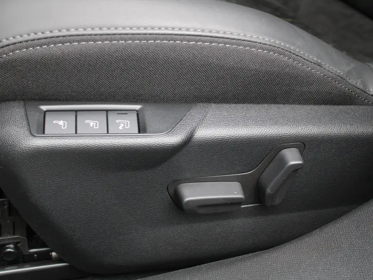 Peugeot 2008 GT 1.2 PureTech 130PK EAT8 Alcantara, Stoelverwarming, Camera, Navigatie, Cruise controle adaptief afbeelding 28
