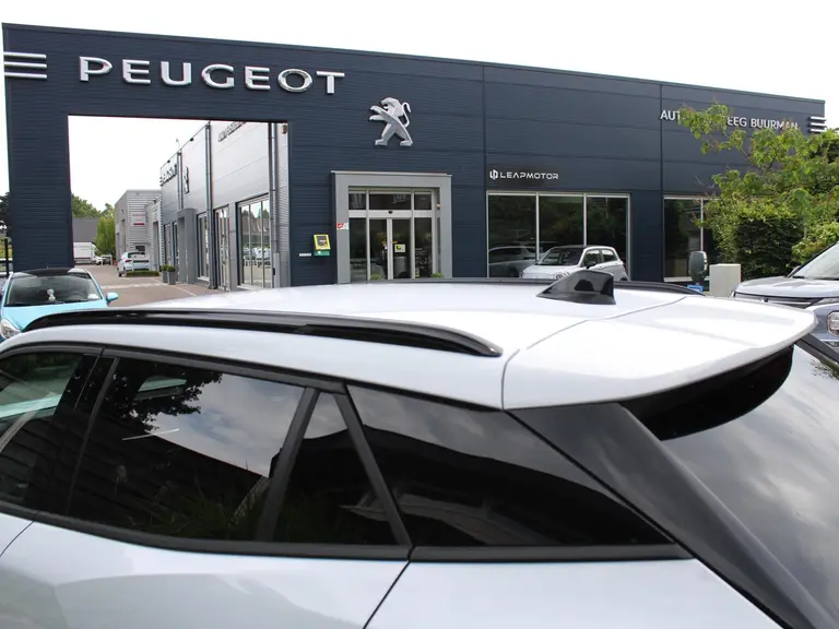Peugeot 2008 Allure 1.2 PureTech 100PK Navigatie, Camera Achter, parkeerhulp voor en achter, Apple Carplay/Android auto draadloos afbeelding 12
