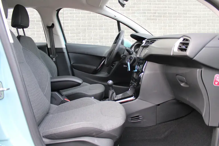Citroën C3 1.2 PureTech Feel Edition CruiseControl, Bluetooth, Airco, All-season banden afbeelding 22