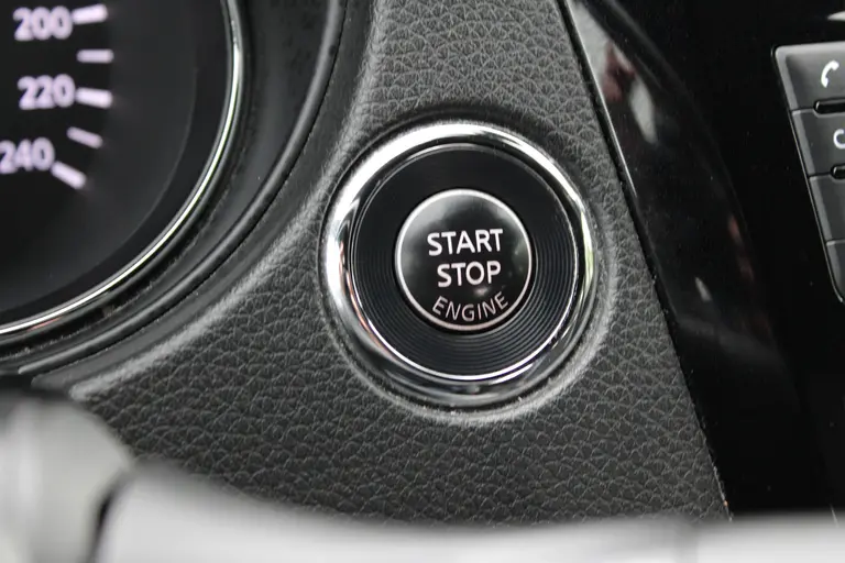 Nissan QASHQAI 1.2 N-Vision, Automaat, Parkeersensoren voor en Achter Panorama Dak! afbeelding 22