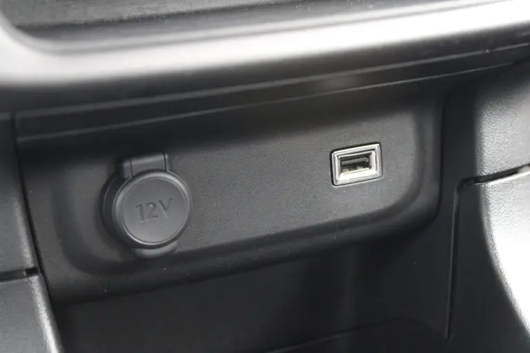 Citroën C3 1.2 PureTech S&S Feel Edition Trekhaak, Navigatie, Applecarpl./Andr. Auto, Cruise/Climate Control afbeelding 26