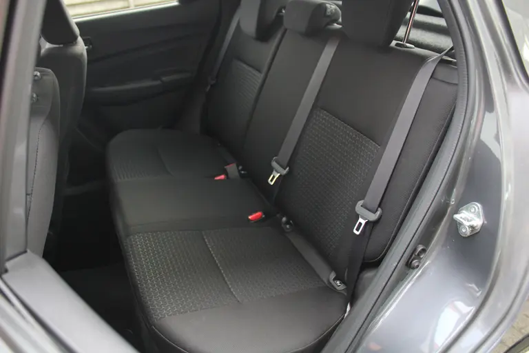 Suzuki Swift 1.2 Stijl 90PK Smart Hybrid Adaptieve Cruise Control, Stoelverwarming, Airco Automatisch, Achteruitrijcamera, Navigatie afbeelding 7