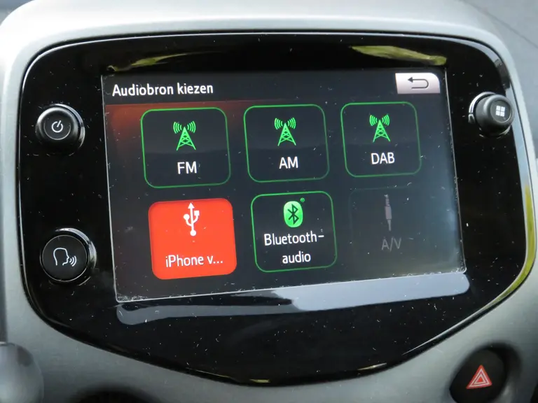 Toyota Aygo 1.0 VVT-i x-play, Camera, 1e Eig. en Dealer Onderhouden, Apple Carplay/ Android Auto afbeelding 18