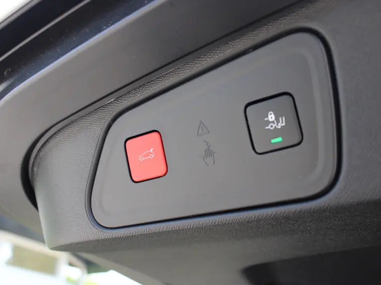 Peugeot 3008 GT 1.2 PureTech 130PK EAT8 Automaat Navigatie, Keyless, Achteruitrijcamera, Elektrische Achterklep, Apple Carplay, Android Auto afbeelding 14
