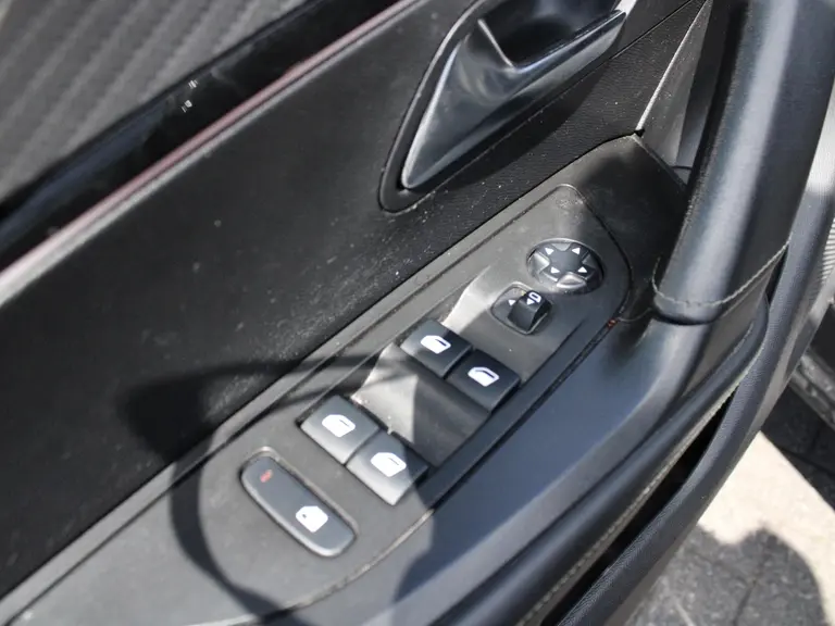 Peugeot e-2008 EV GT Pack 50 kWh 136PK Automaat Alcantara bekleding, Stoelverwarming, Focal Hifi, Achteruitrijcamera afbeelding 15