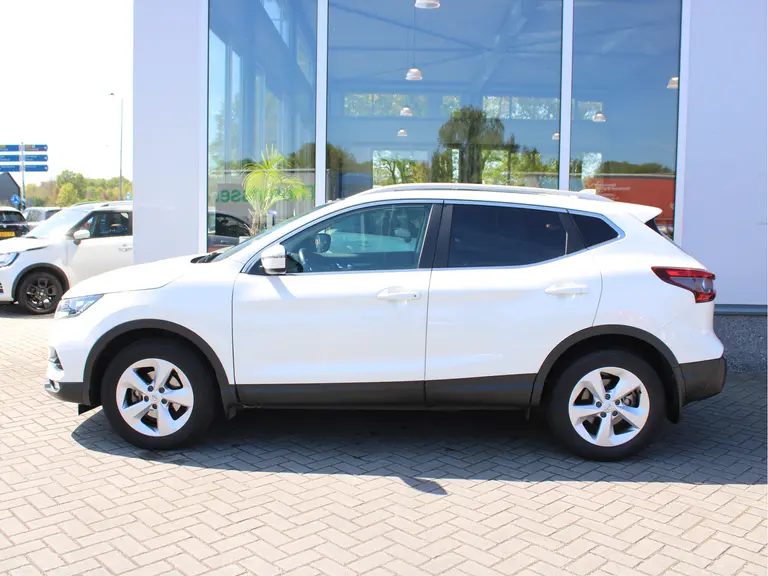 Nissan QASHQAI 1.2 N-Connecta Trekhaak, Panoramadak, Cruise control, Climate control, Parkeercamera afbeelding 2