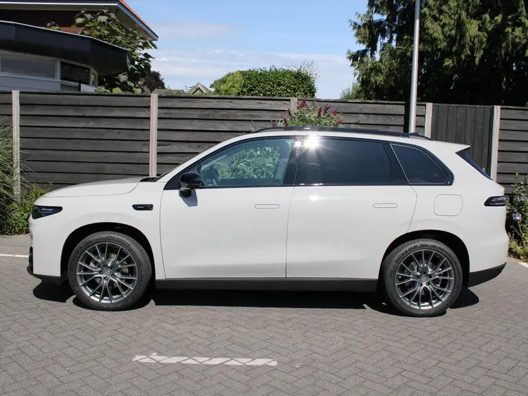 Leapmotor C10 REEV Design 28.4 kWh 215PK Automaat Camera systeem rondom, Stoelverwarming/koeling, Panoramadak, Navigatie afbeelding 4