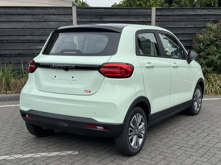 Leapmotor T03 Design 37.3 kWh 95PK Automaat Navigatie, Camera achter, Parkeerhulp achter, Audio, Keyless Start, Lichtmetalen velgen afbeelding 7