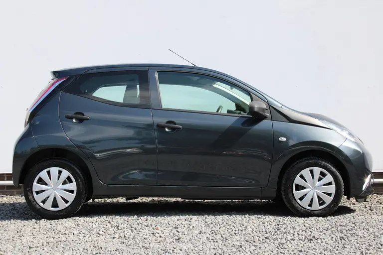 Toyota Aygo 1.0 VVT-i x-fun Elektr. ramen voor, Start/Stop Systeem, Airco, All-Season banden afbeelding 2