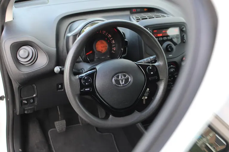 Toyota Aygo 1.0 VVT-i x-fun Bluetooth, Elektrische Ramen, Airco afbeelding 4