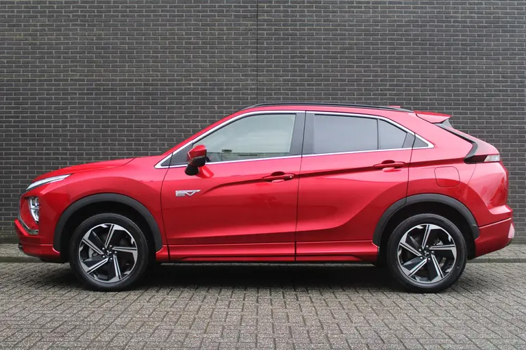 Mitsubishi Eclipse Cross 2.4 PHEV Instyle Nu met gratis trekhaak! Automaat, Lederen bekleding, Applecarpl./Andr. Auto Trekgewicht 1.500 KG. afbeelding 3