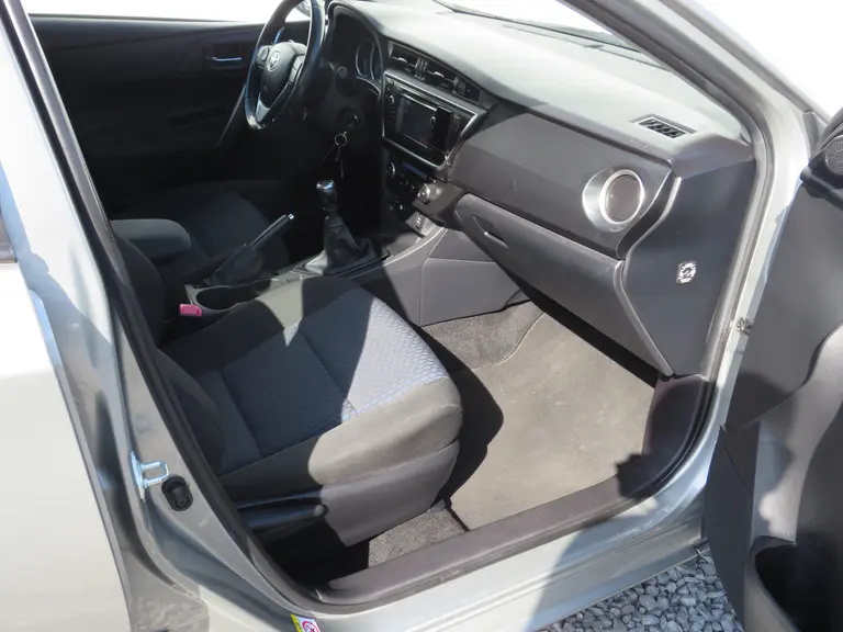 Toyota Auris 1.6 Now, 2e Eig. Parkeersensoren en Navigatie, Cruise en Climate Control afbeelding 14