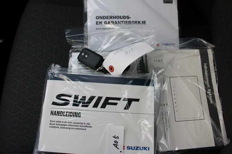 Suzuki Swift 1.2 Select Smart Hybrid, Automaat, NIEUW met 6 Draadloos Applecarplay, Cruise-Control en Parkeersensoren afbeelding 29
