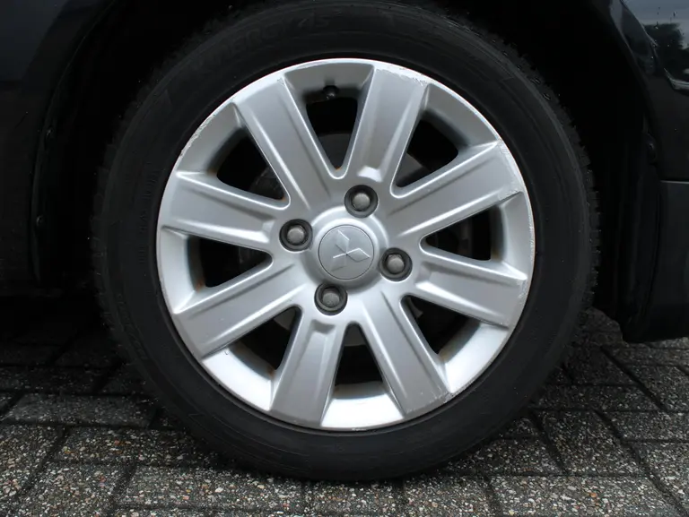 Mitsubishi Colt 1.3 Edition Two airco, cruise control, lichtmetalen velgen afbeelding 22
