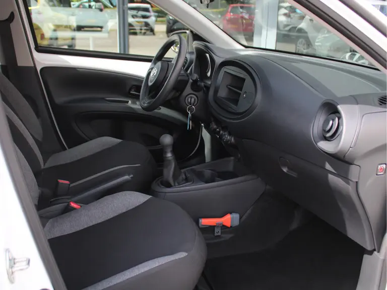 Toyota Aygo X 1.0 VVT-i MT Adaptieve Cruise Control, Airco, Hill Hold Functie, Elektrische Ramen Voor € 339,- private lease afbeelding 28