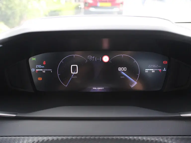 Peugeot 208 Allure 1.2 PureTech 100PK Navigatie, Rondomzichtcamera, Keyless, Parkeersensoren, Apple Carplay, Android Auto afbeelding 18