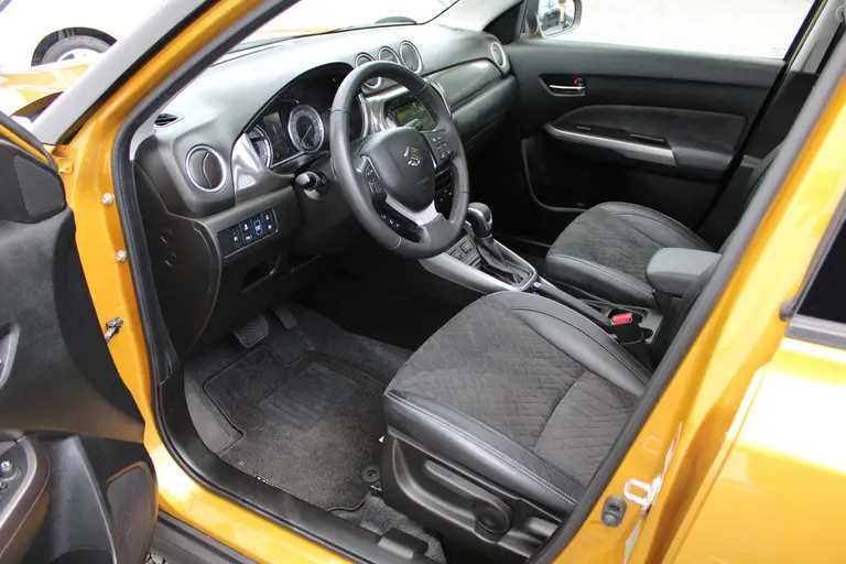 Suzuki Vitara 1.5 Hybrid Style, Automaat, 1e Eig. met All-Seasonbanden, Panoramadak, Navigatie, Parkeersensoren en Dealer onderhouden! afbeelding 8