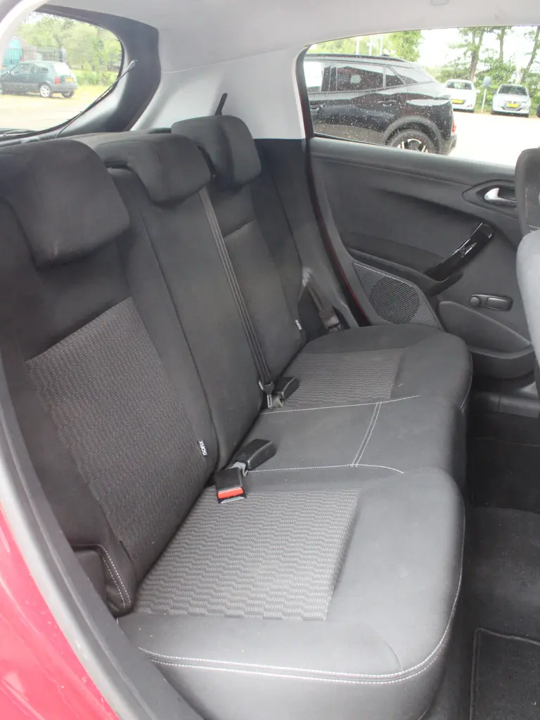 Peugeot 208 1.2 VTi 82PKStyle Lichtmetalen velgen, Airco, Navigatie en Getinte Ramen afbeelding 22