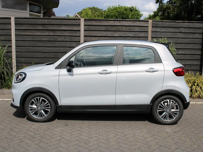 Leapmotor T03 Design 37.3 kWh Navigatie, Camera achter, Parkeerhulp achter, Audio, Keyless Start, Lichtmetalen velgen afbeelding 6