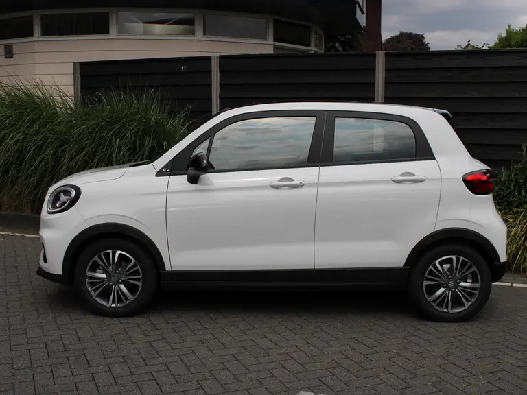 Leapmotor T03 Design 37.3 kWh Navigatie, Camera achter, Parkeerhulp achter, Audio, Keyless Start, Lichtmetalen velgen afbeelding 6