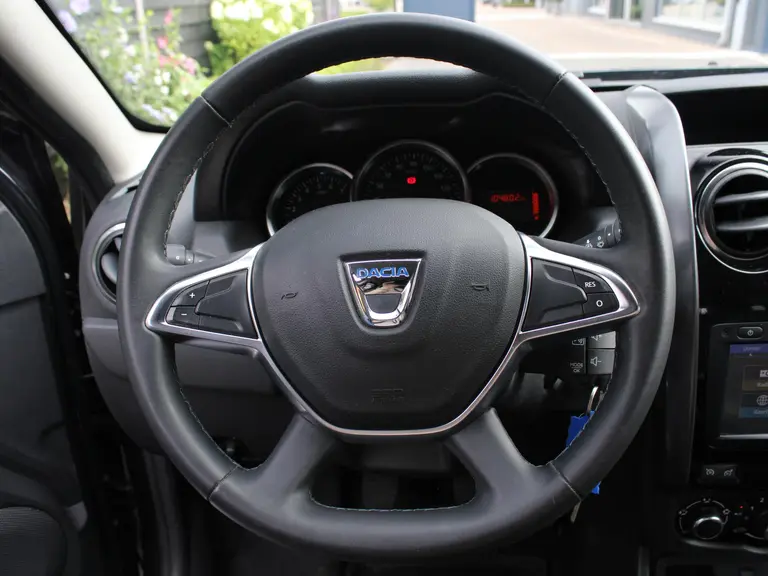 Dacia Duster Blackshadow 1.2 TCe 4x2 125PK Leder, Trekhaak, Achteruitrijcamera, Navigatie, Airco afbeelding 19