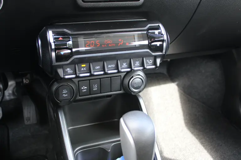 Suzuki Ignis 1.2 Smart Hybrid Style, Automaat , Parkeersensoren, Cruise-Control en ORG NL Auto!! afbeelding 20