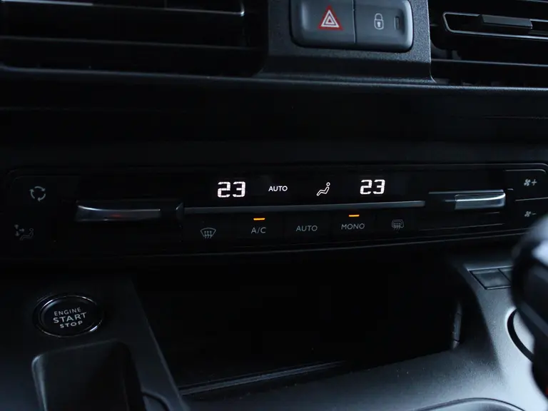 Citroën Berlingo 1.5 BlueHDi 100PK L1 Achteruitrijcamera, Keyless Entry & Start, Draadloze Telefoonlader, Apple Carplay, Android Auto afbeelding 22