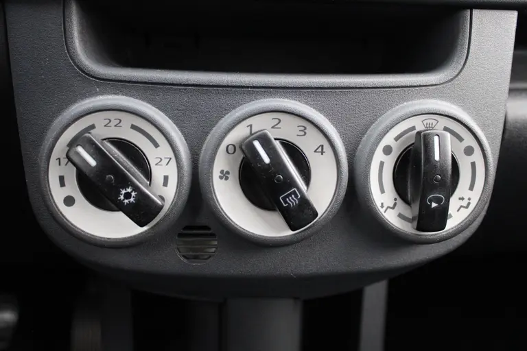 Mitsubishi Colt 1.3 Edition Two airco, cruise control, lichtmetalen velgen afbeelding 18