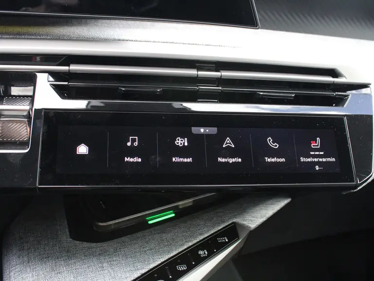 Peugeot 3008 Allure 1.2 Hybrid 145PK e-DCS6 Automaat Navigatie, Achteruitrijcamera, Keyless Entry & Start Stoelverwarming, Apple Carplay, Android Auto afbeelding 29
