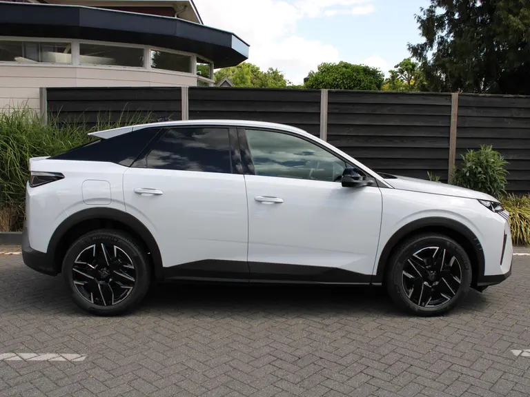Peugeot 3008 Allure 1.2 Hybrid 145PK e-DCS6 Automaat Navigatie, Achteruitrijcamera, Keyless Entry & Start Stoelverwarming, Apple Carplay, Android Auto afbeelding 7