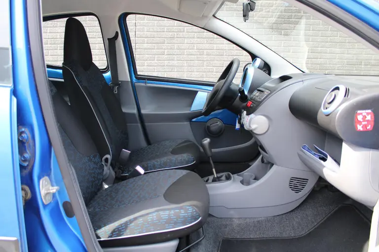 Peugeot 107 1.0-12V Urban Move afbeelding 18
