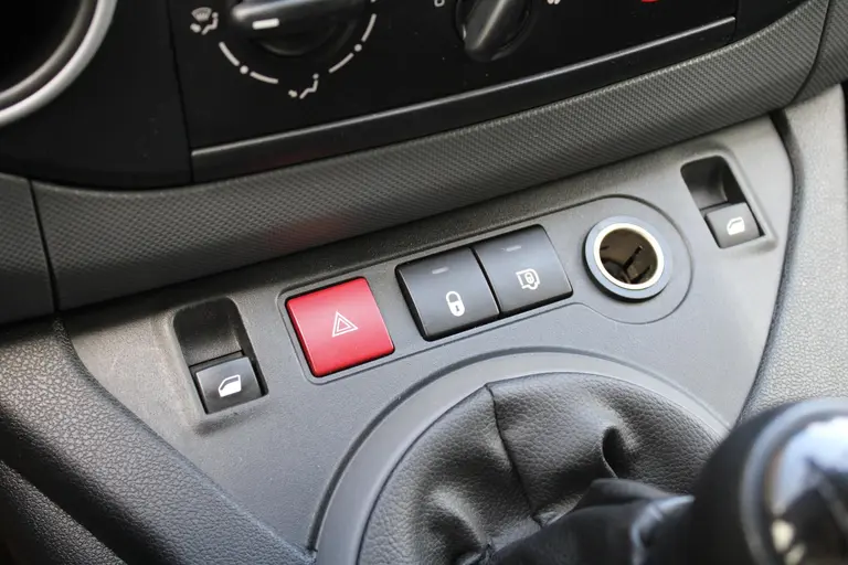 Peugeot Partner 120 1.6 BlueHDi 75 L1 Première Trekhaak, Parkeersensor achter, Cruise Control, Airco afbeelding 20