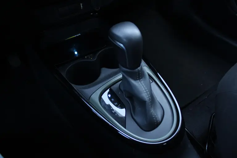 Toyota Aygo X 1.0 VVT-i S-CVT Envy Achteruitrijcamera, Cruise Control Adaptief, Airco Automatisch, DAB, Bluetooth afbeelding 17