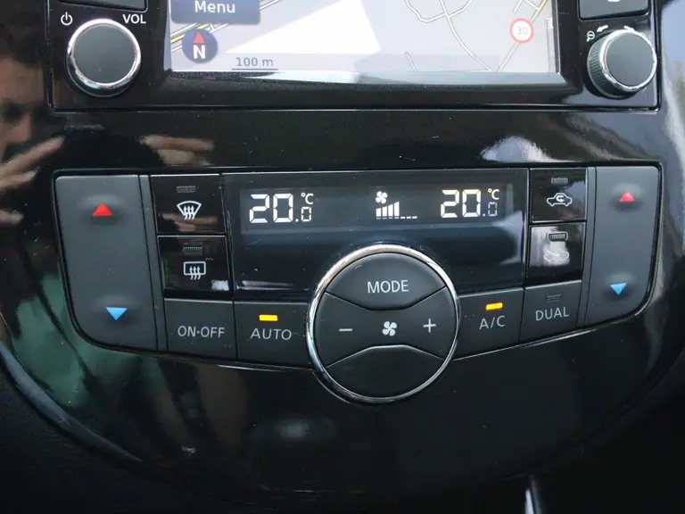 Nissan Pulsar 1.2 DIG-T Connect Edition Navigatie, Achteruitrijcamera, Trekhaak Afneembaar, Keyless Entry & Start afbeelding 28
