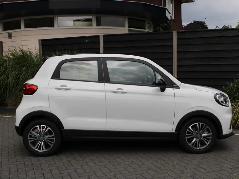 Leapmotor T03 Design 37.3 kWh Navigatie, Camera achter, Parkeerhulp achter, Audio, Keyless Start, Lichtmetalen velgen afbeelding 23